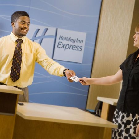 Holiday Inn Express & Suites Alexandria - Fort Belvoir By Ihg Zewnętrze zdjęcie