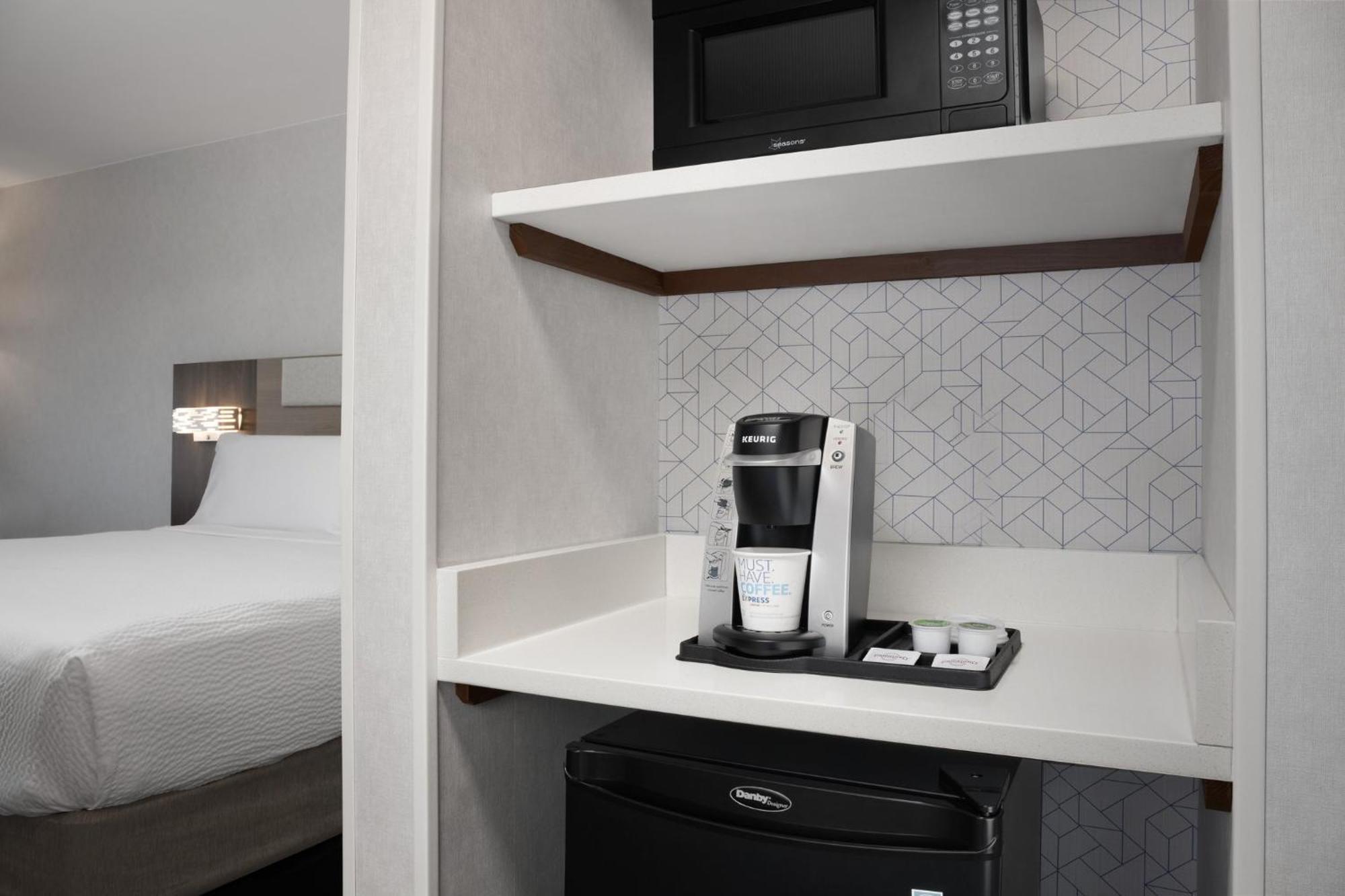 Holiday Inn Express & Suites Alexandria - Fort Belvoir By Ihg Zewnętrze zdjęcie