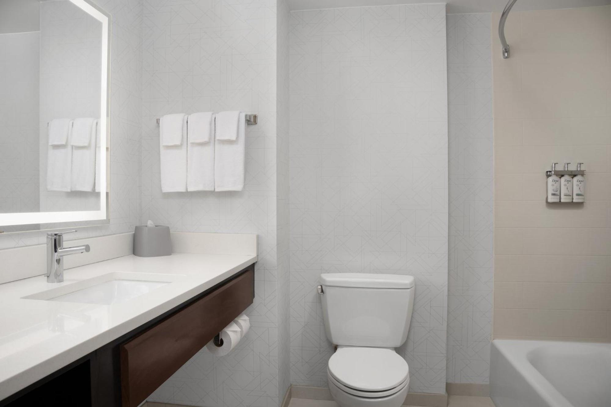 Holiday Inn Express & Suites Alexandria - Fort Belvoir By Ihg Zewnętrze zdjęcie