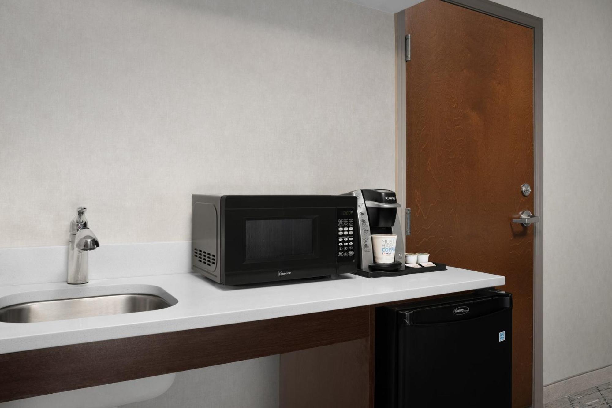 Holiday Inn Express & Suites Alexandria - Fort Belvoir By Ihg Zewnętrze zdjęcie