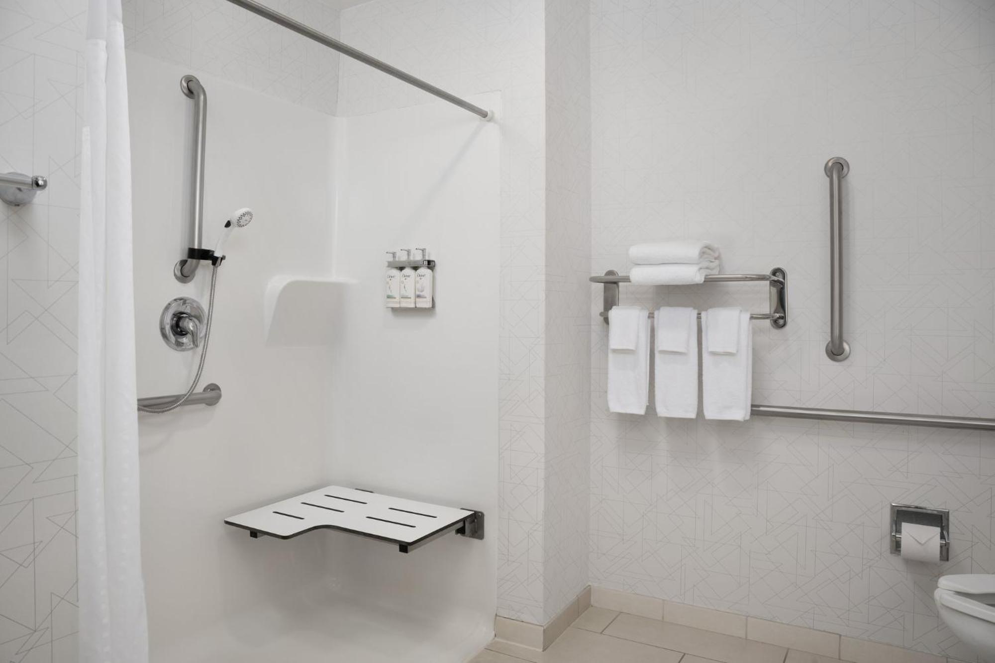 Holiday Inn Express & Suites Alexandria - Fort Belvoir By Ihg Zewnętrze zdjęcie