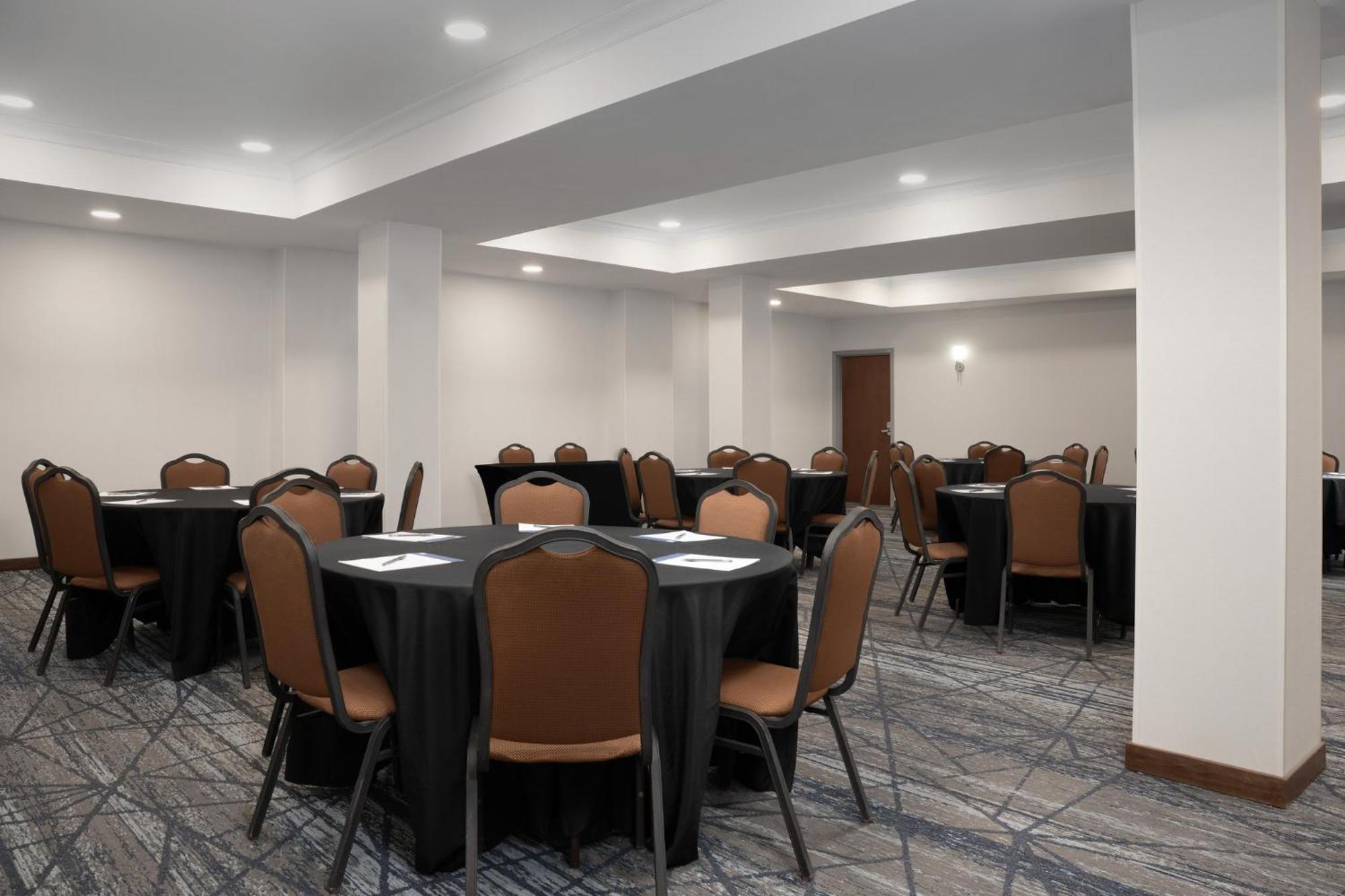 Holiday Inn Express & Suites Alexandria - Fort Belvoir By Ihg Zewnętrze zdjęcie