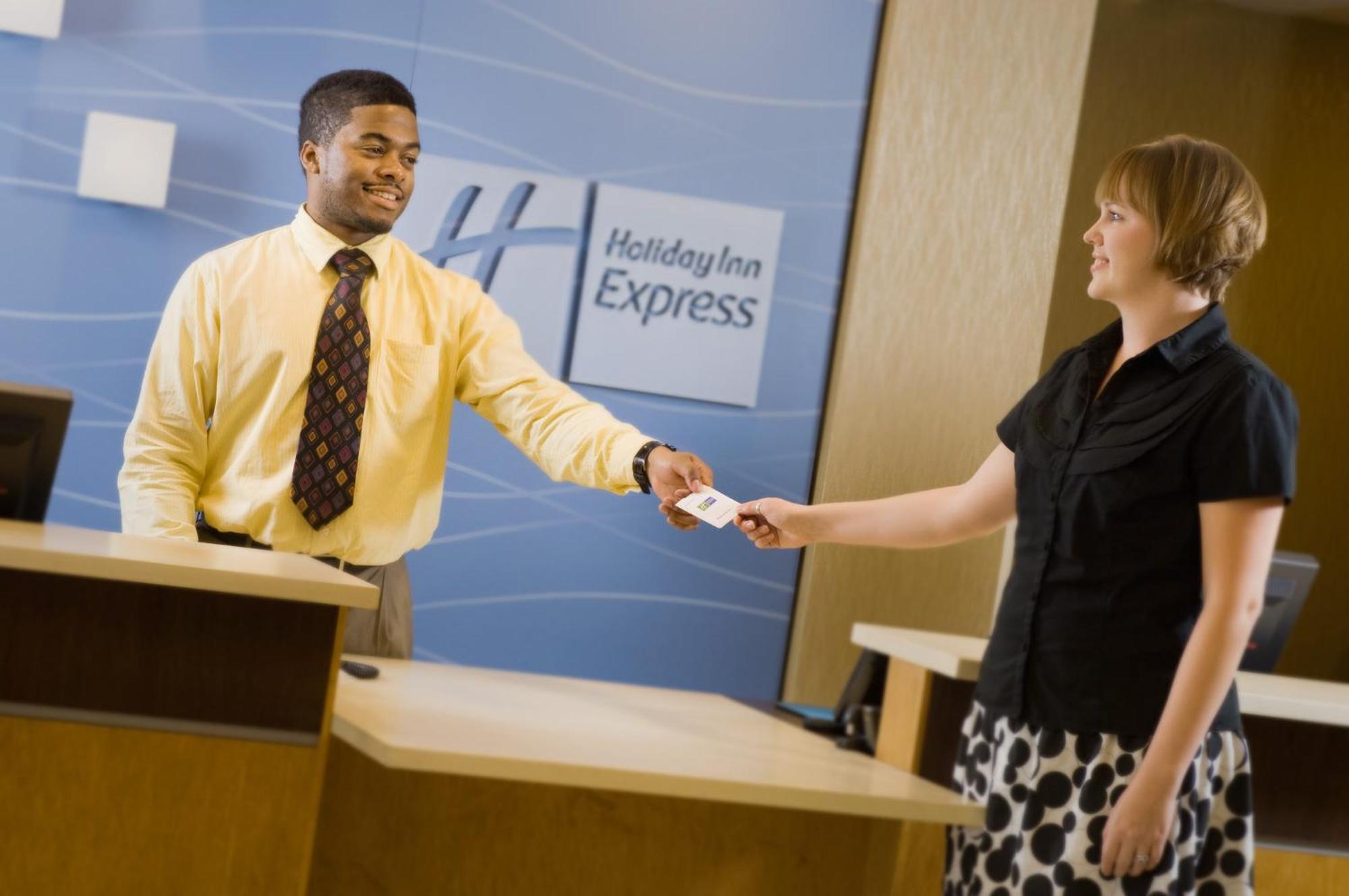 Holiday Inn Express & Suites Alexandria - Fort Belvoir By Ihg Zewnętrze zdjęcie